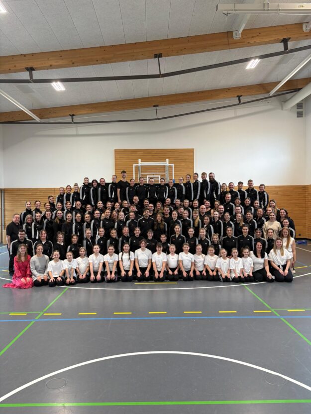 C419cf9b D1f7 4118 A294 Ce37d65088be Gruppenfoto Gesellschaftstraining